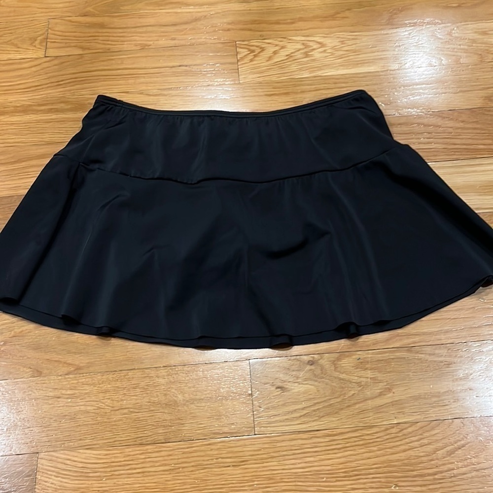 MAIDEN form women’s black swim skirt bottom size small .